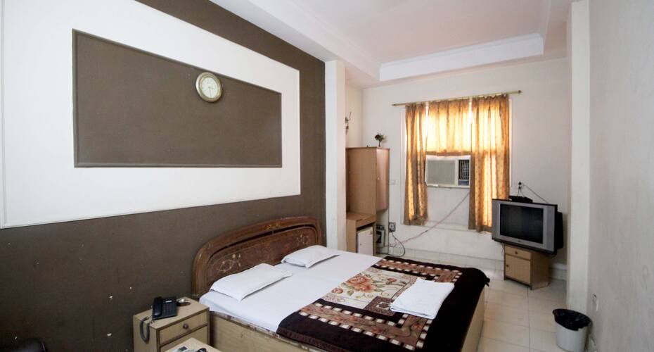 Hotel Crown Deluxe, New Delhi 4